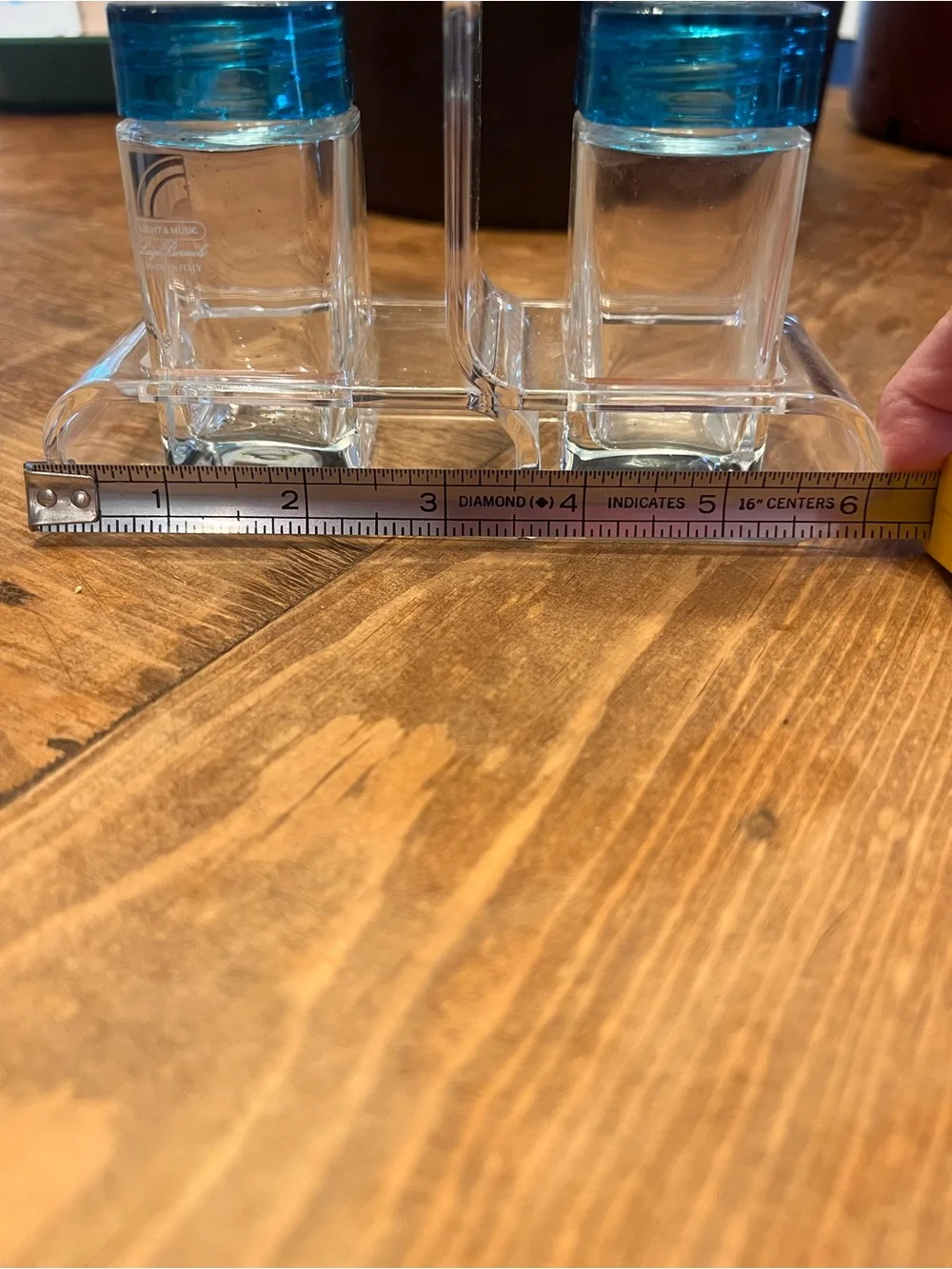 Salt and Pepper Shaker Set with Clear Stand - Blue Lids